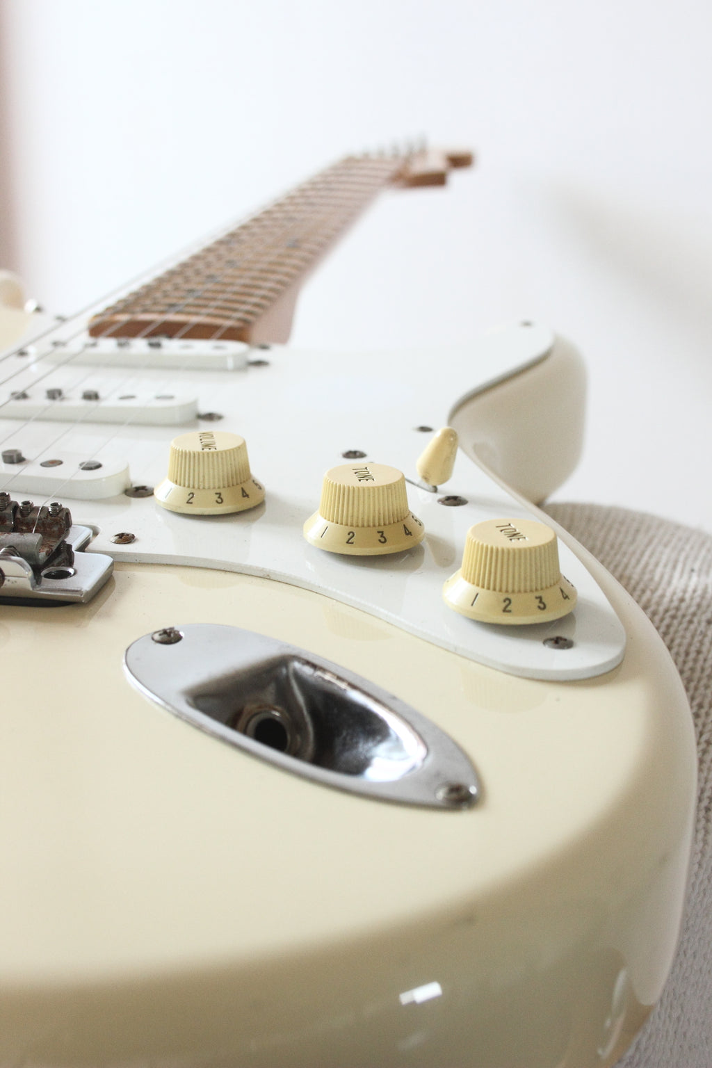 Fender '57 Reissue Stratocaster ST57-70TX Vintage White 1999-02