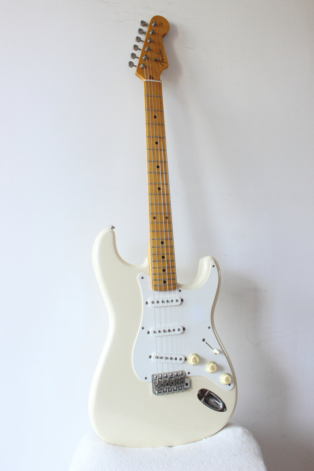 Fender '57 Reissue Stratocaster ST57-70TX Vintage White 1999-02