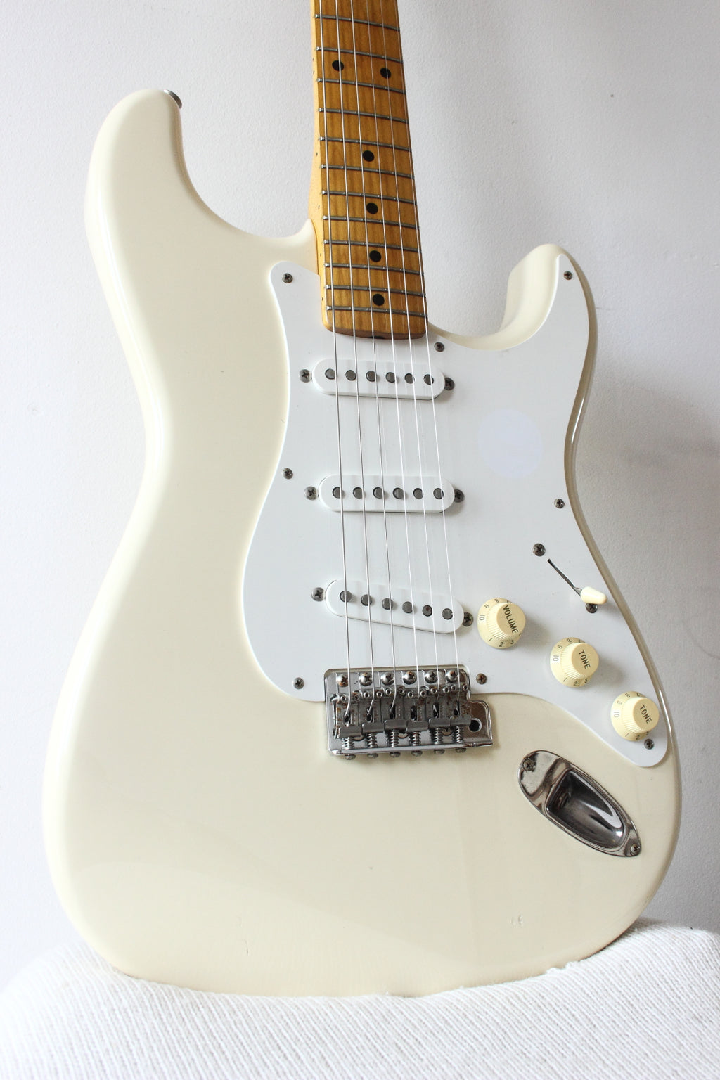 Fender '57 Reissue Stratocaster ST57-70TX Vintage White 1999-02
