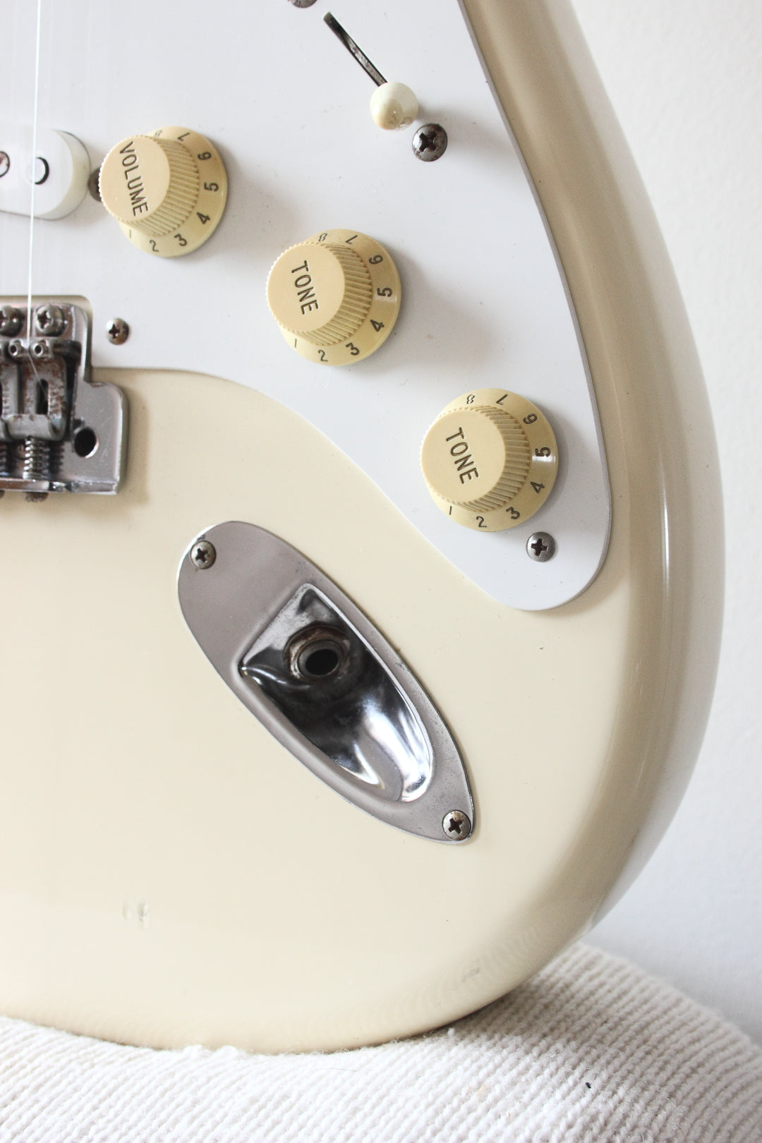 Fender '57 Reissue Stratocaster ST57-70TX Vintage White 1999-02