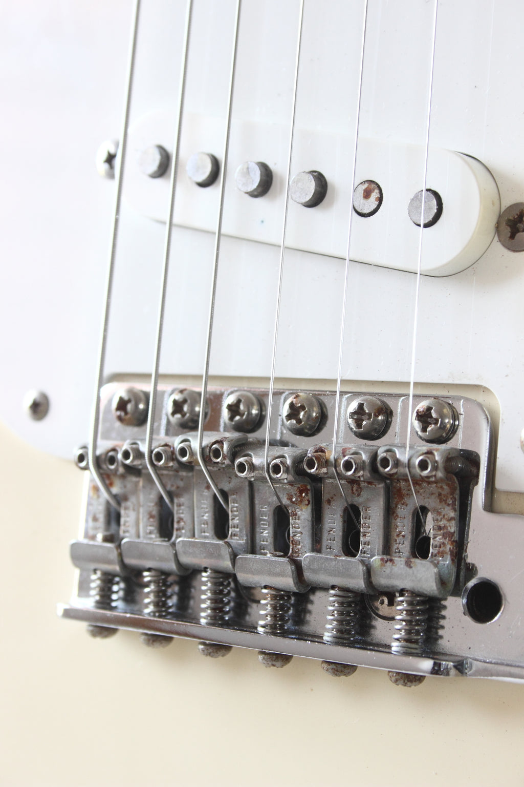 Fender '57 Reissue Stratocaster ST57-70TX Vintage White 1999-02