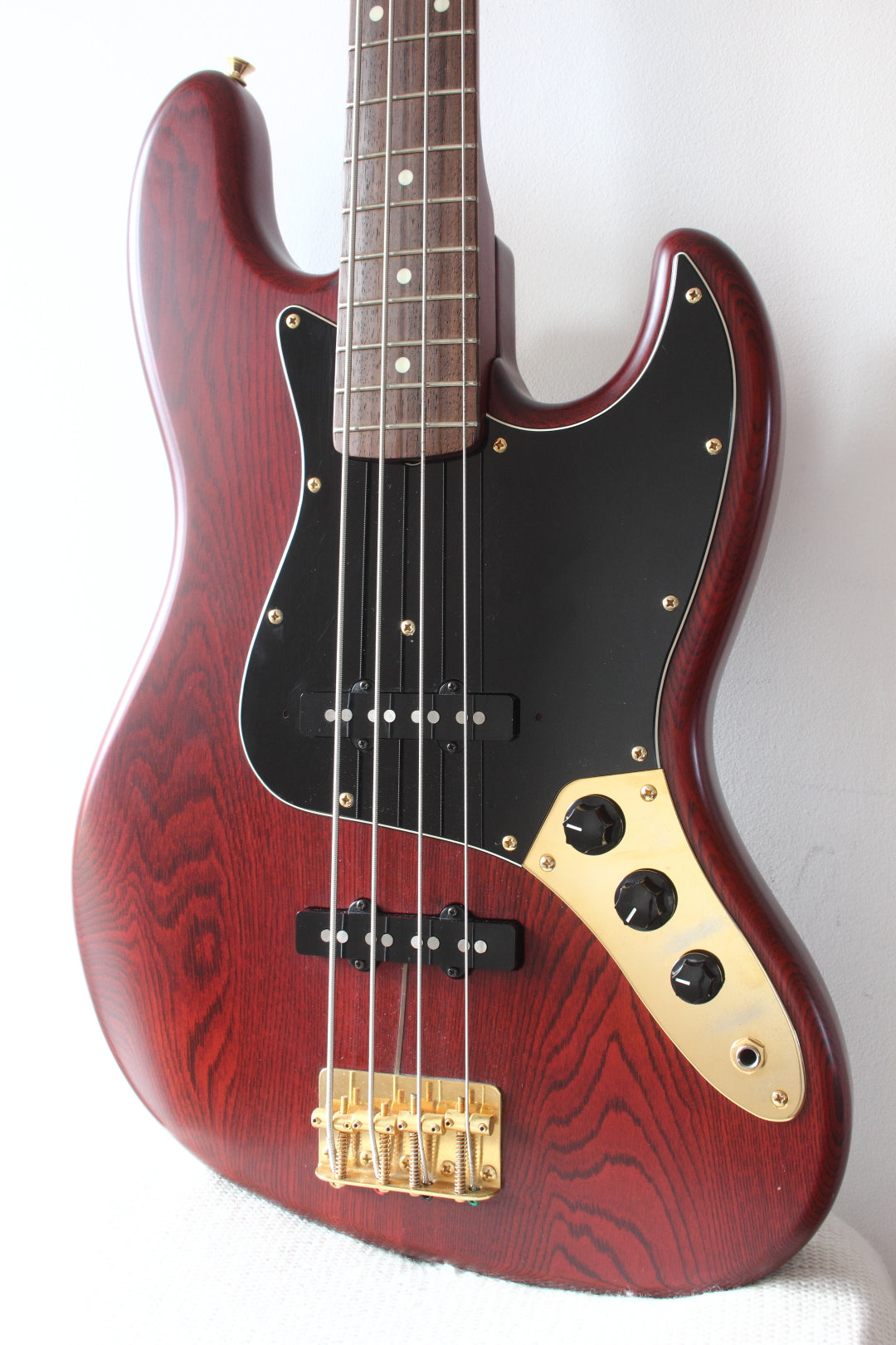 Fender Japan ‘62 Reissue Jazz Bass JB62-115WAL Walnut Finish 1993/4