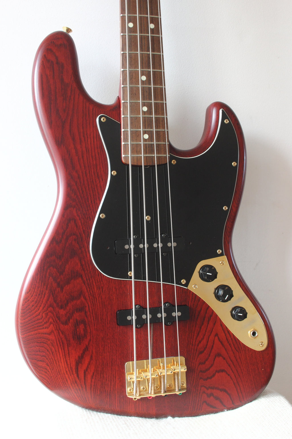 Fender Japan ‘62 Reissue Jazz Bass JB62-115WAL Walnut Finish 1993/4