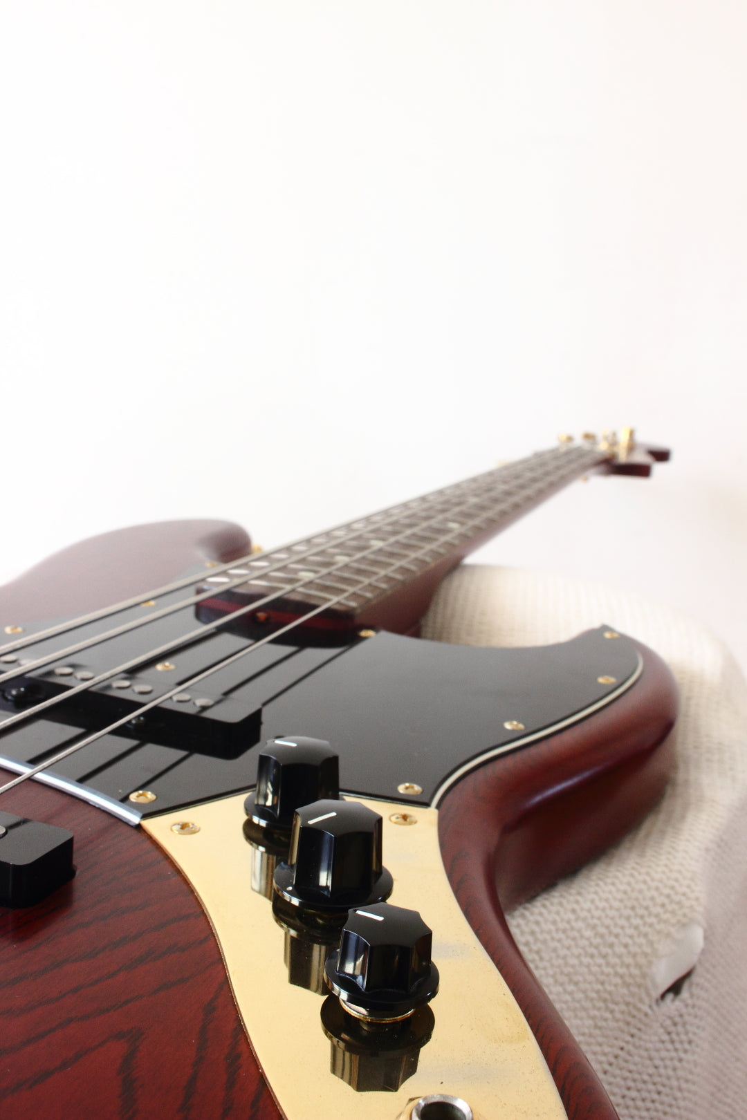 Fender Japan ‘62 Reissue Jazz Bass JB62-115WAL Walnut Finish 1993/4