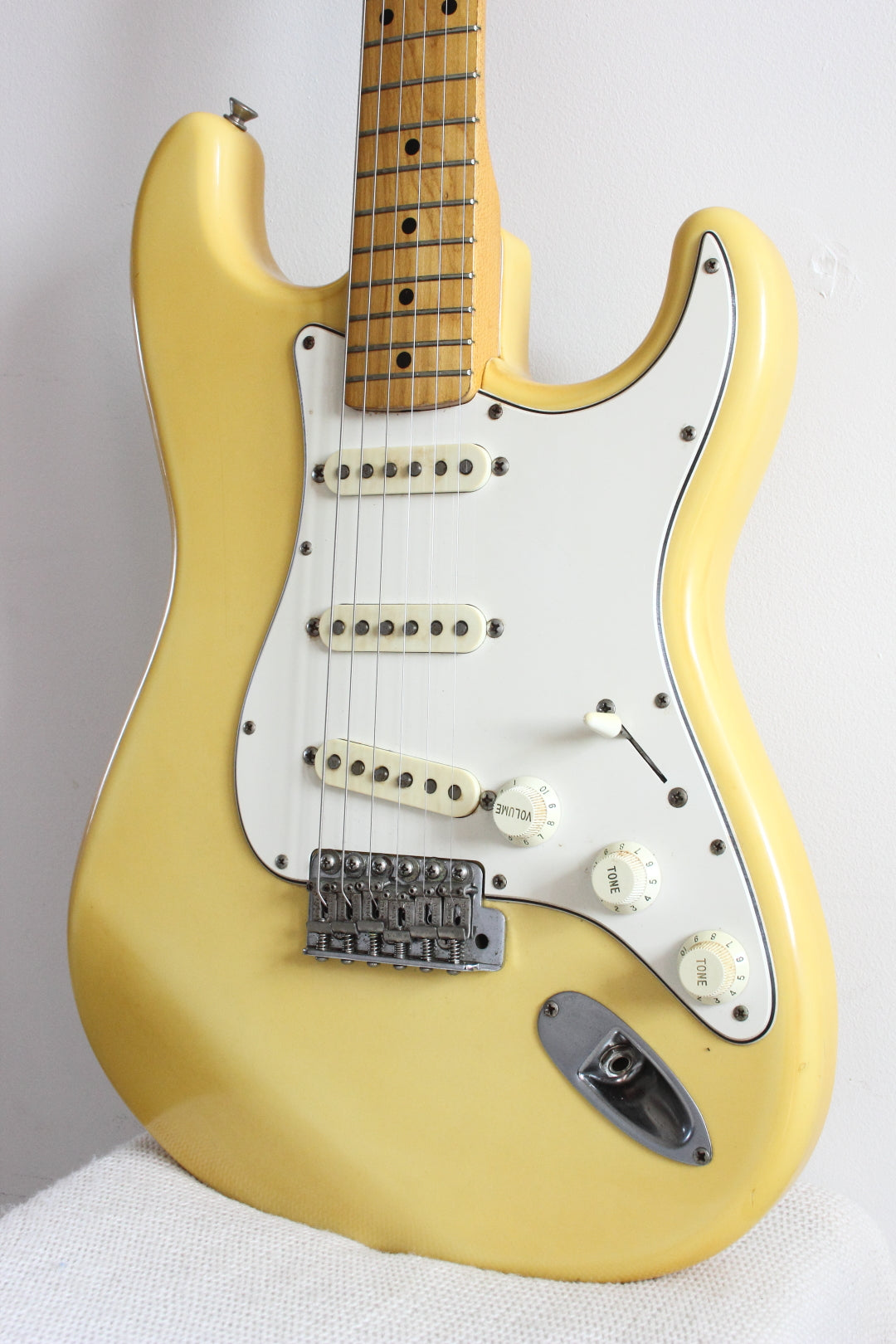 Fender '67 Reissue Stratocaster ST67-85 Yellow-White 1984-87