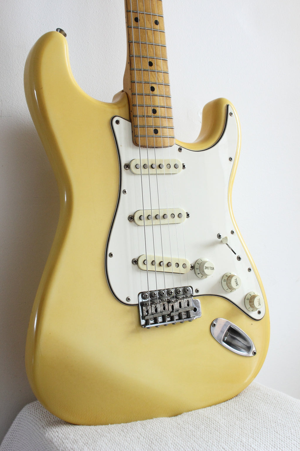 Fender '67 Reissue Stratocaster ST67-85 Yellow-White 1984-87