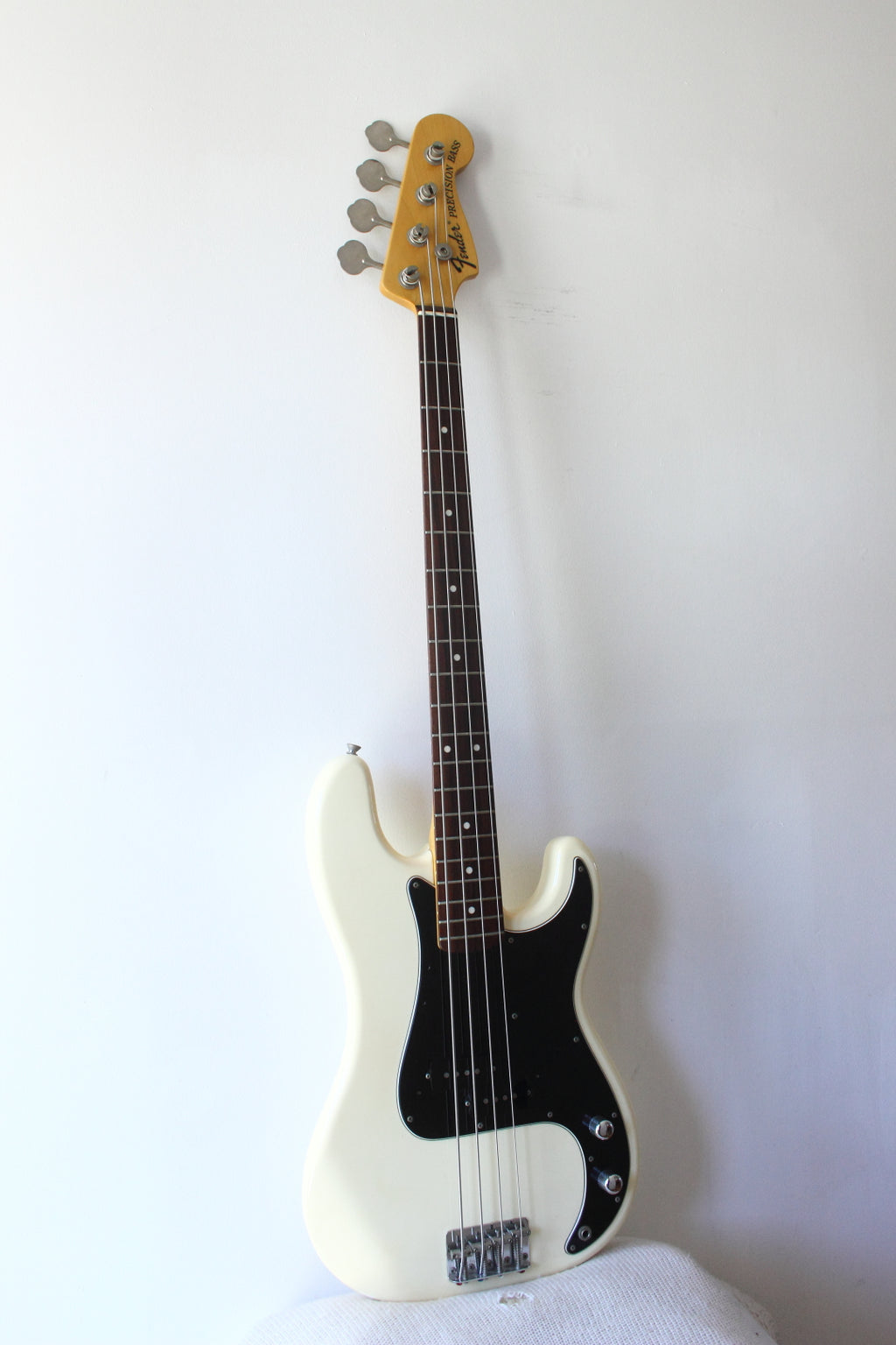 Fender '70 Reissue Precision Bass Olympic White 1999-02