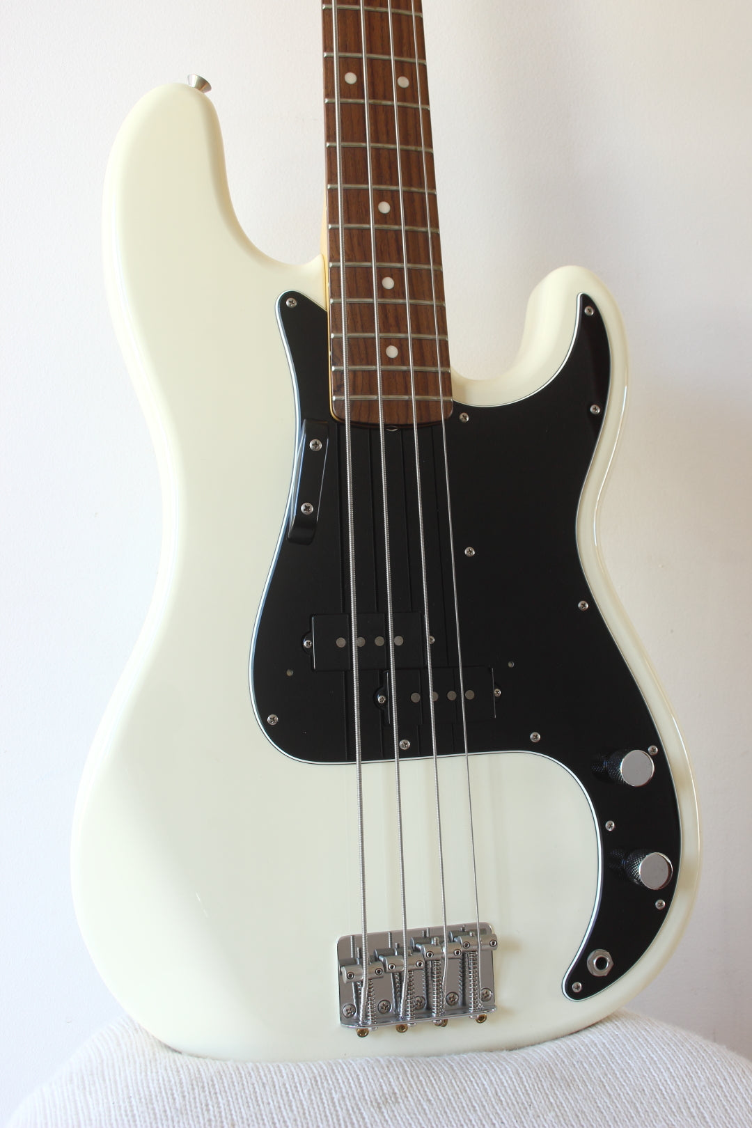 Fender '70 Reissue Precision Bass Olympic White 2004-05