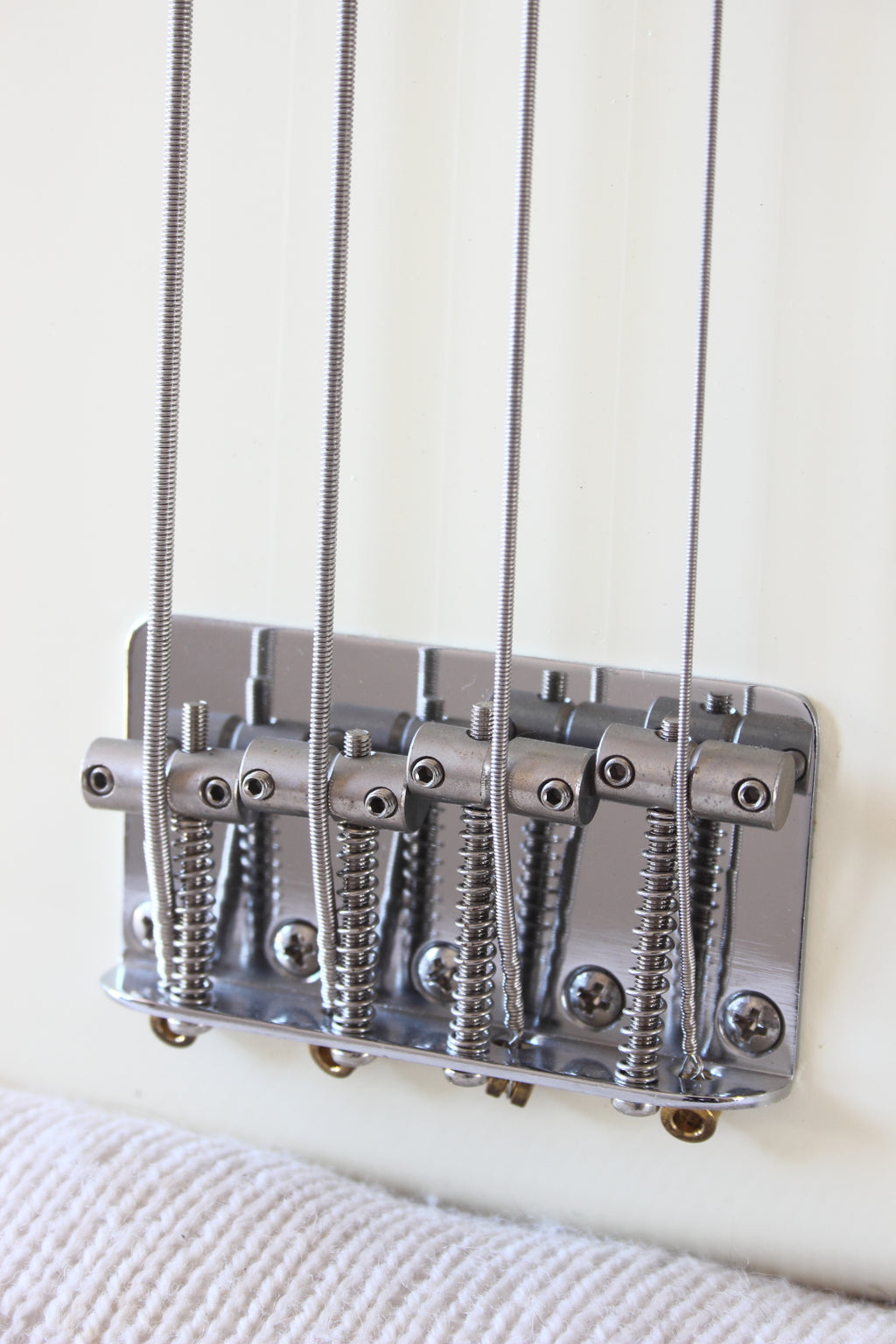 Fender '70 Reissue Precision Bass Olympic White 2004-05