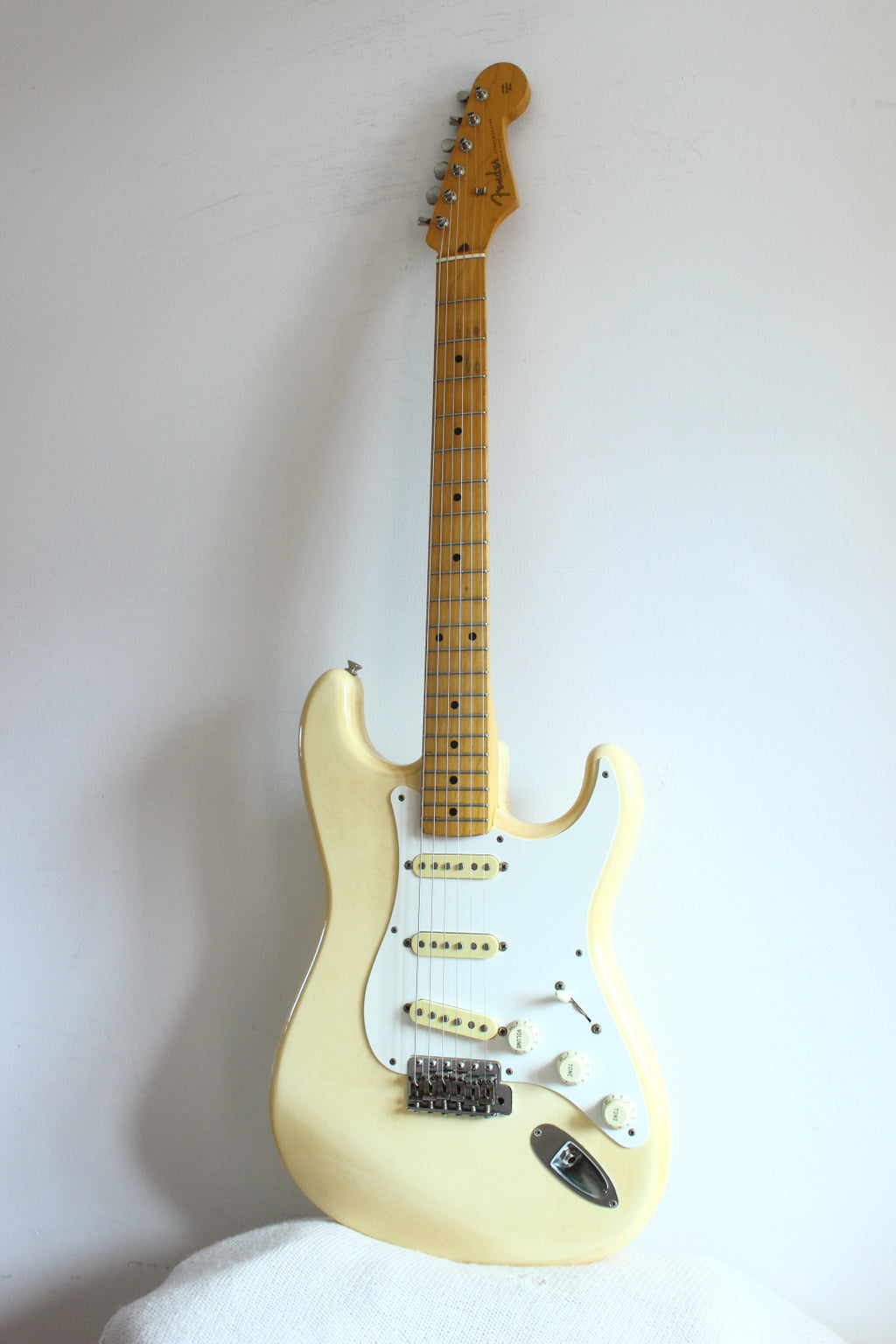 Fender '57 Reissue Stratocaster Vintage White ST57-70 1987