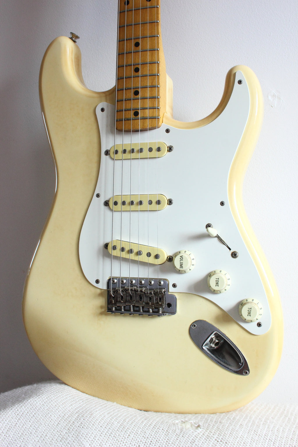 Fender '57 Reissue Stratocaster Vintage White ST57-70 1987