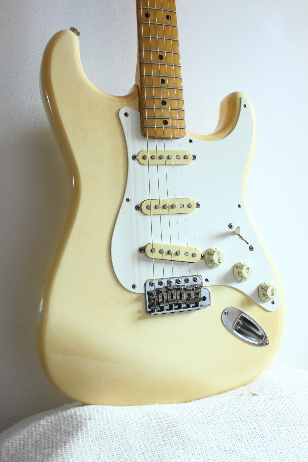 Fender '57 Reissue Stratocaster Vintage White ST57-70 1987