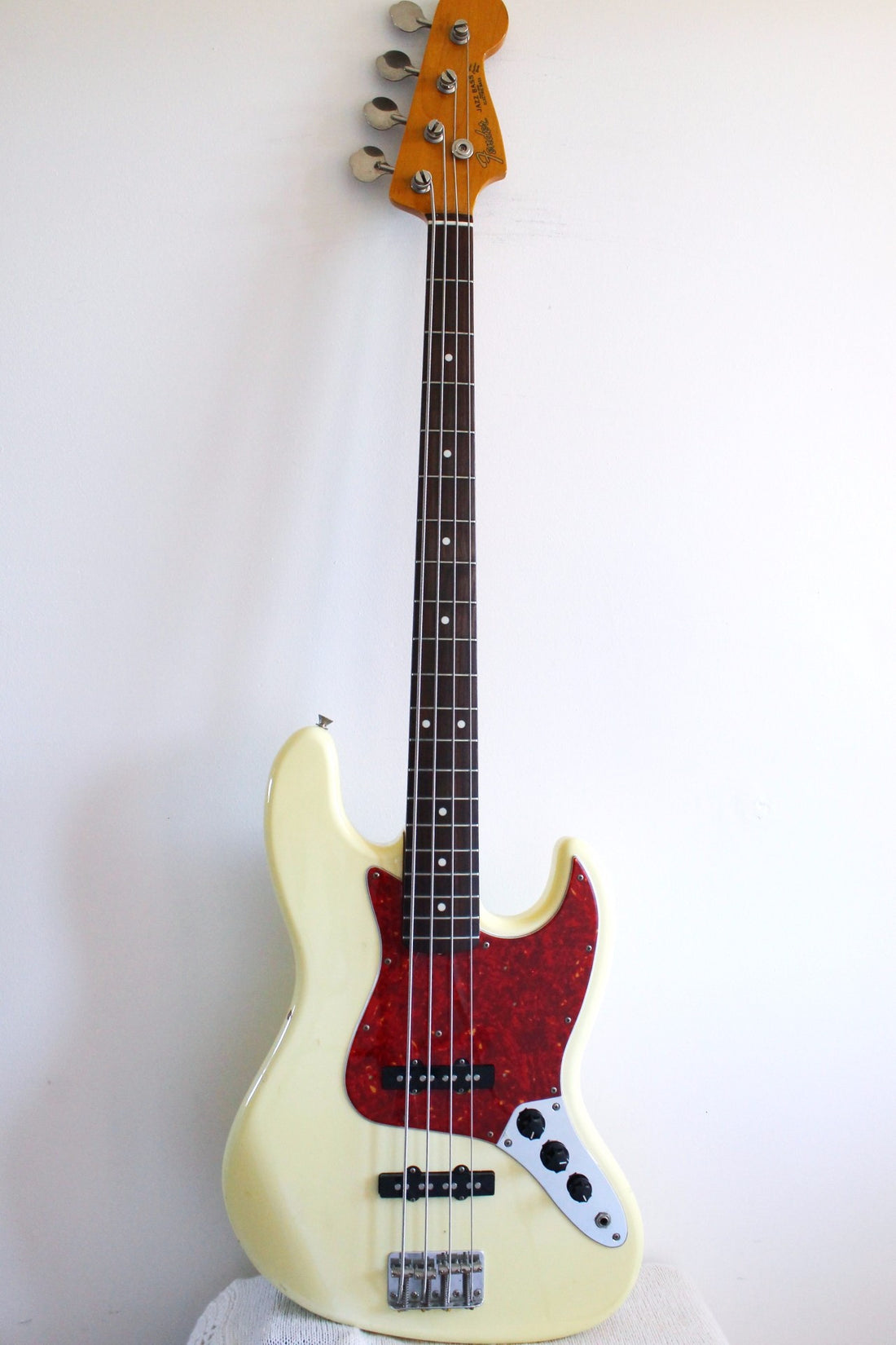 Used Fender Jazz Bass '62 Reissue Aged Vintage White