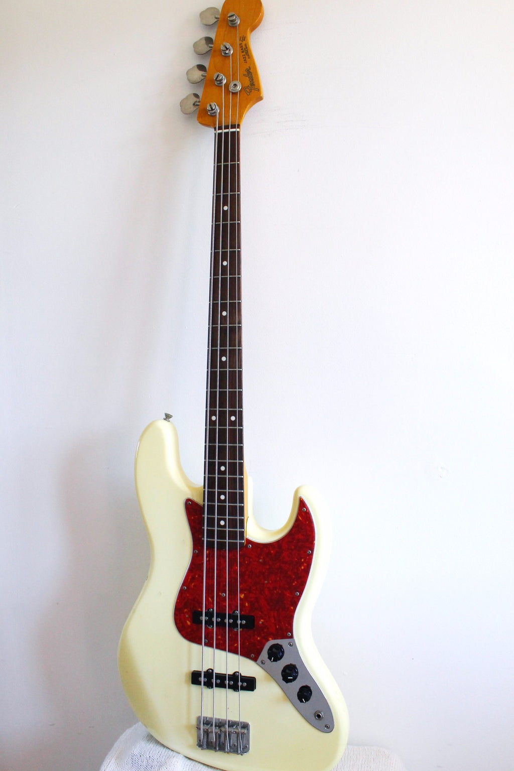 Used Fender Jazz Bass '62 Reissue Aged Vintage White