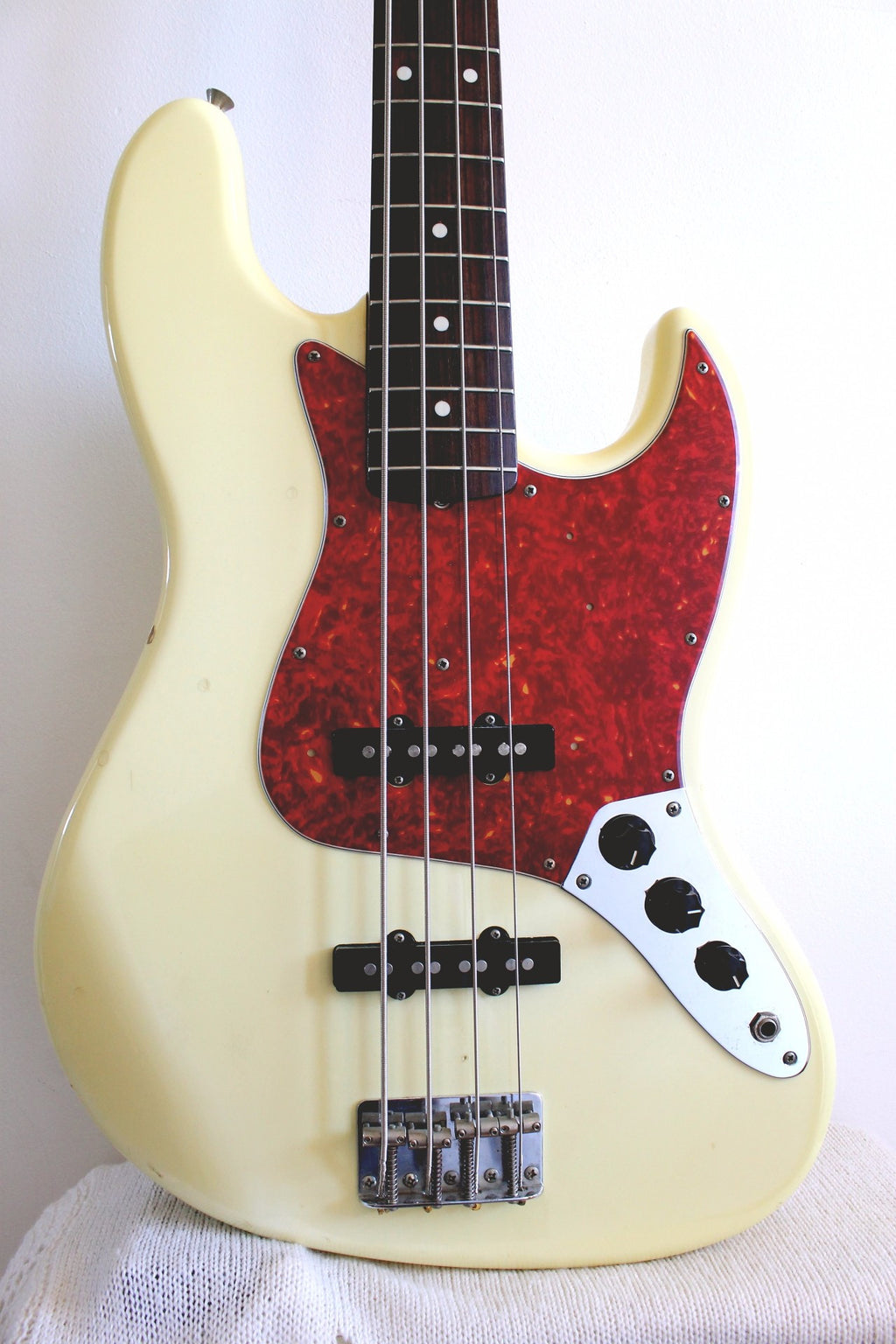 Used Fender Jazz Bass '62 Reissue Aged Vintage White