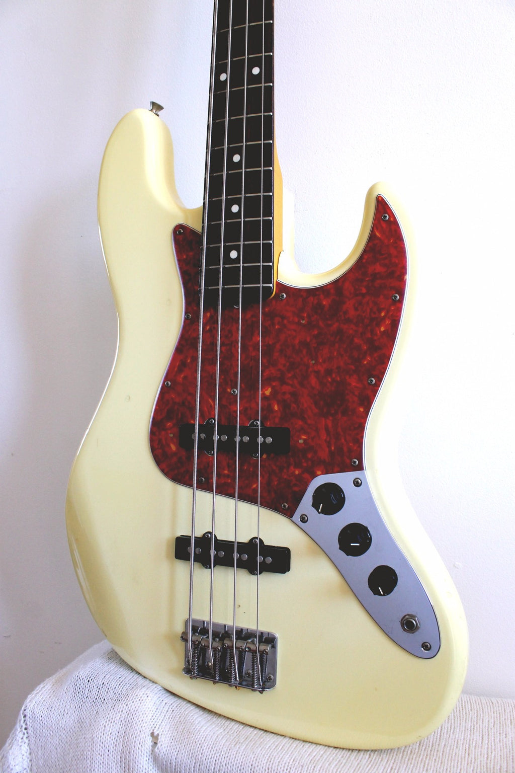 Used Fender Jazz Bass '62 Reissue Aged Vintage White