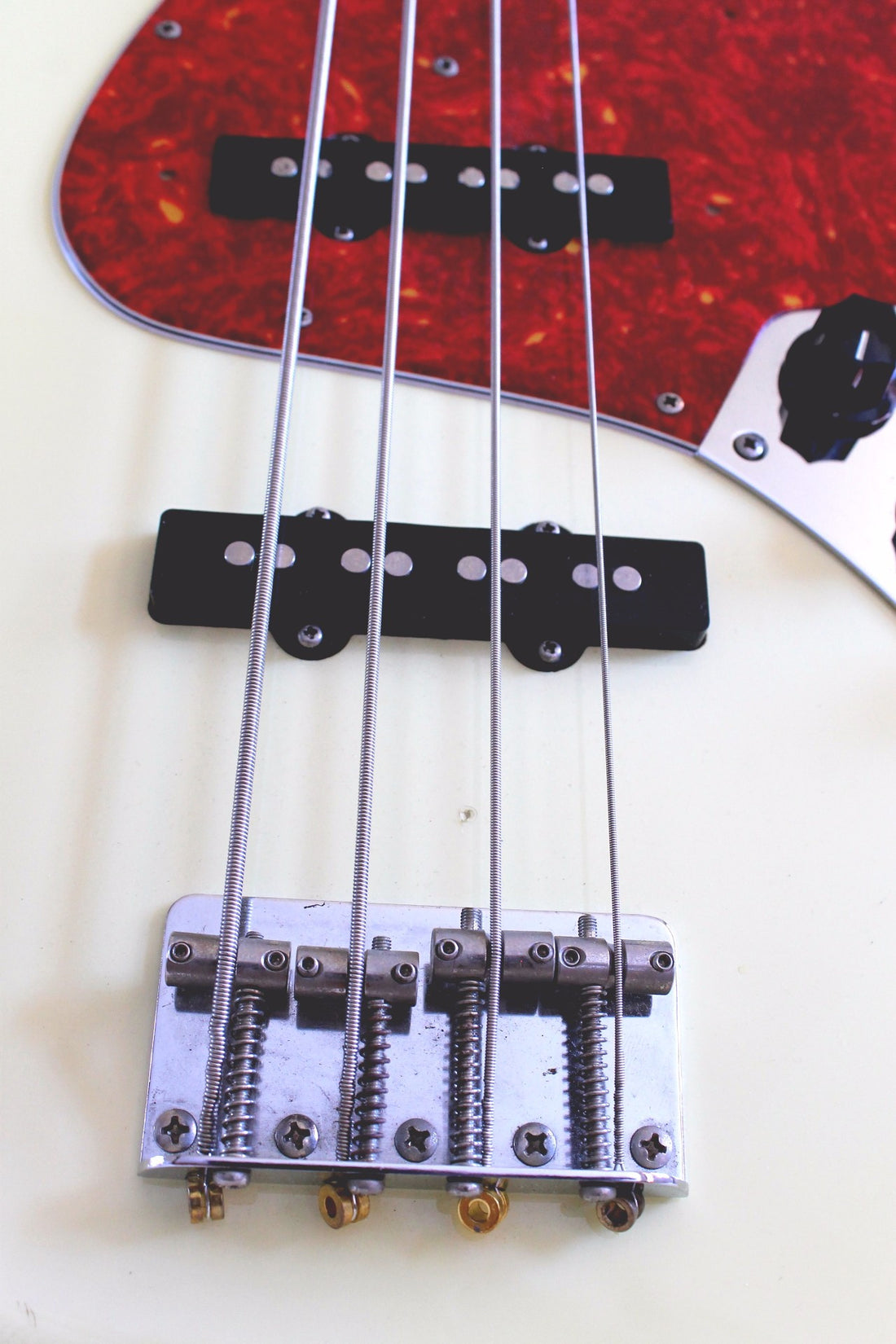 Used Fender Jazz Bass '62 Reissue Aged Vintage White