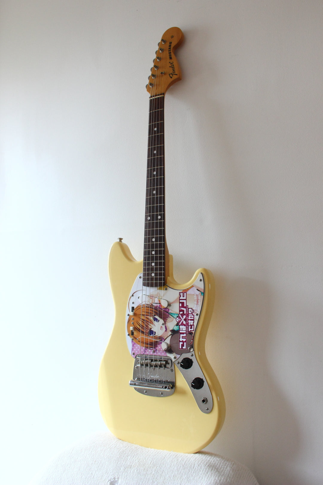 Fender '69 Reissue Mustang Yellow-White Anime Graphics 2004-052004