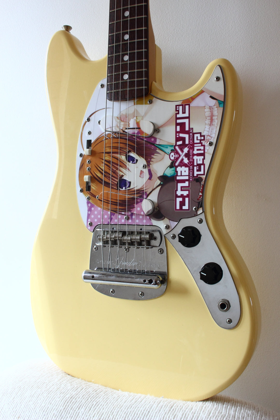 Fender '69 Reissue Mustang Yellow-White Anime Graphics 2004-052004