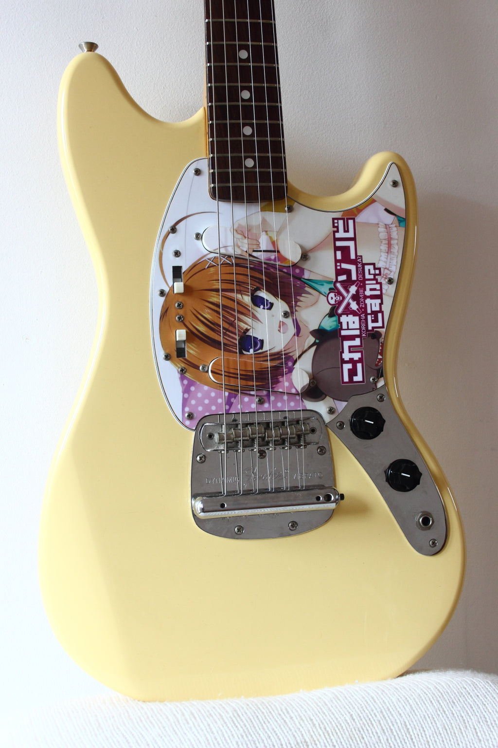 Fender '69 Reissue Mustang Yellow-White Anime Graphics 2004-052004