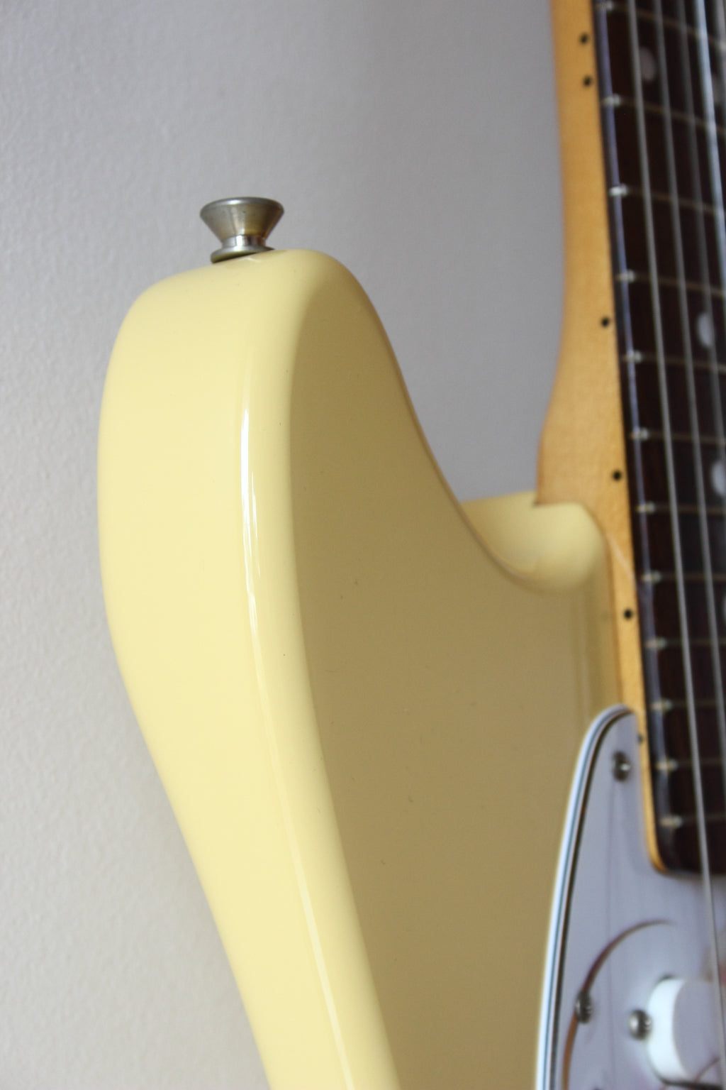 Fender '69 Reissue Mustang Yellow-White Anime Graphics 2004-052004