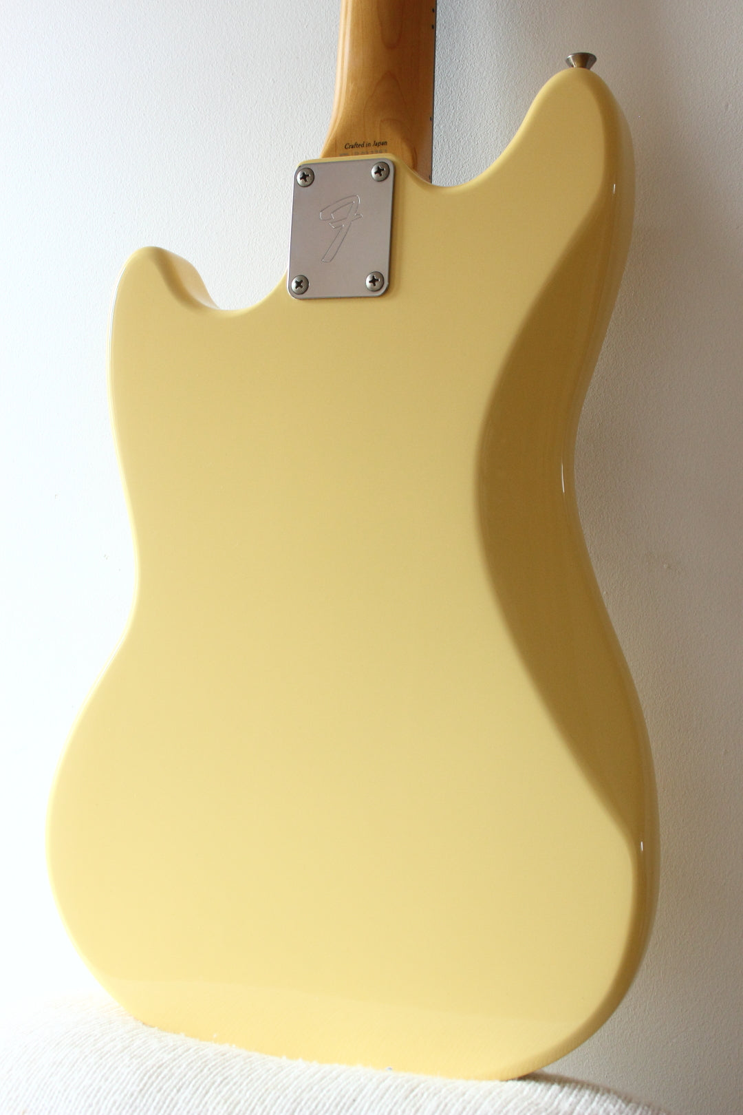 Fender '69 Reissue Mustang Yellow-White Anime Graphics 2004-052004