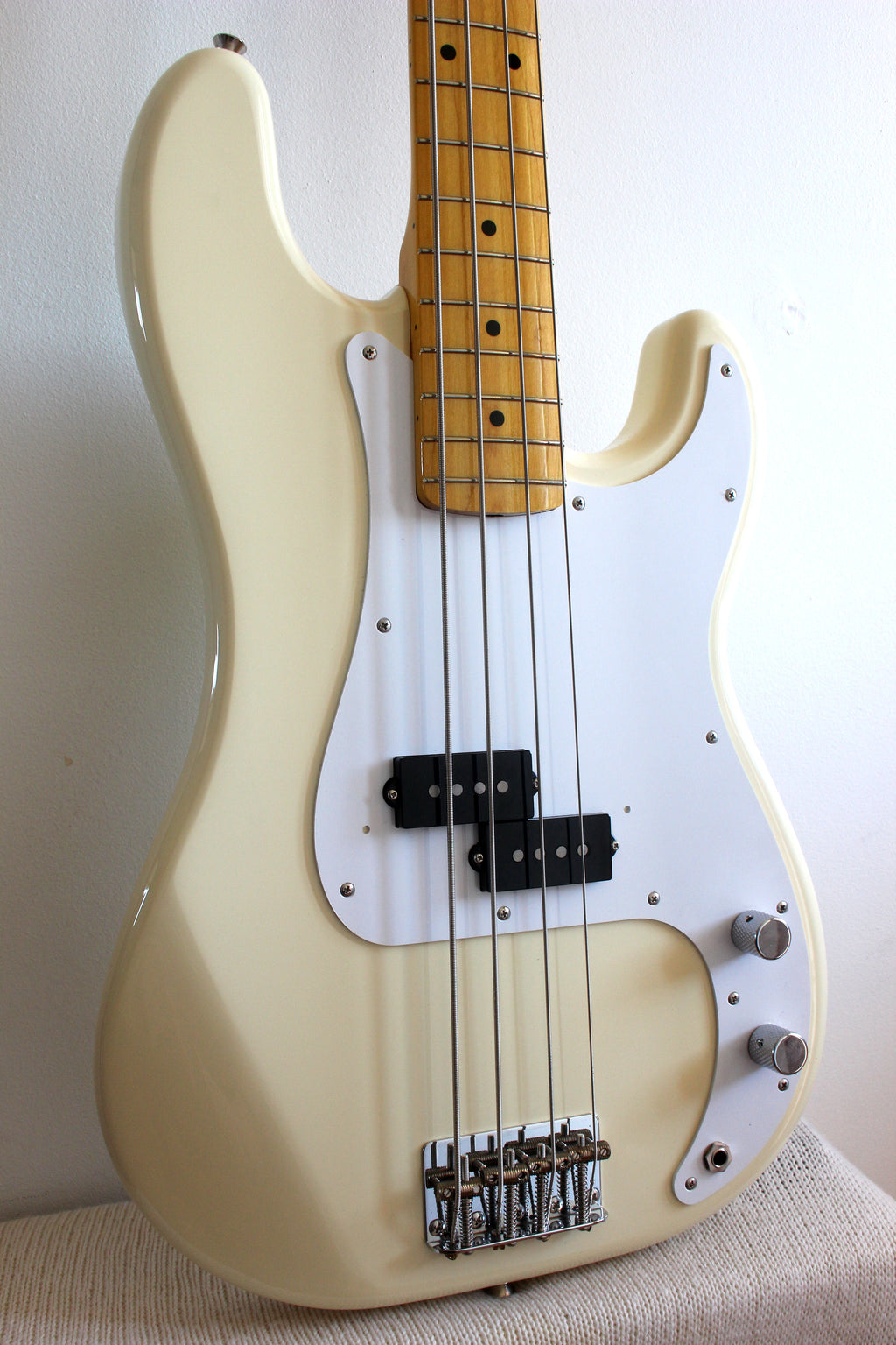 Used Fender Precision Bass '57 Reissue Vintage White