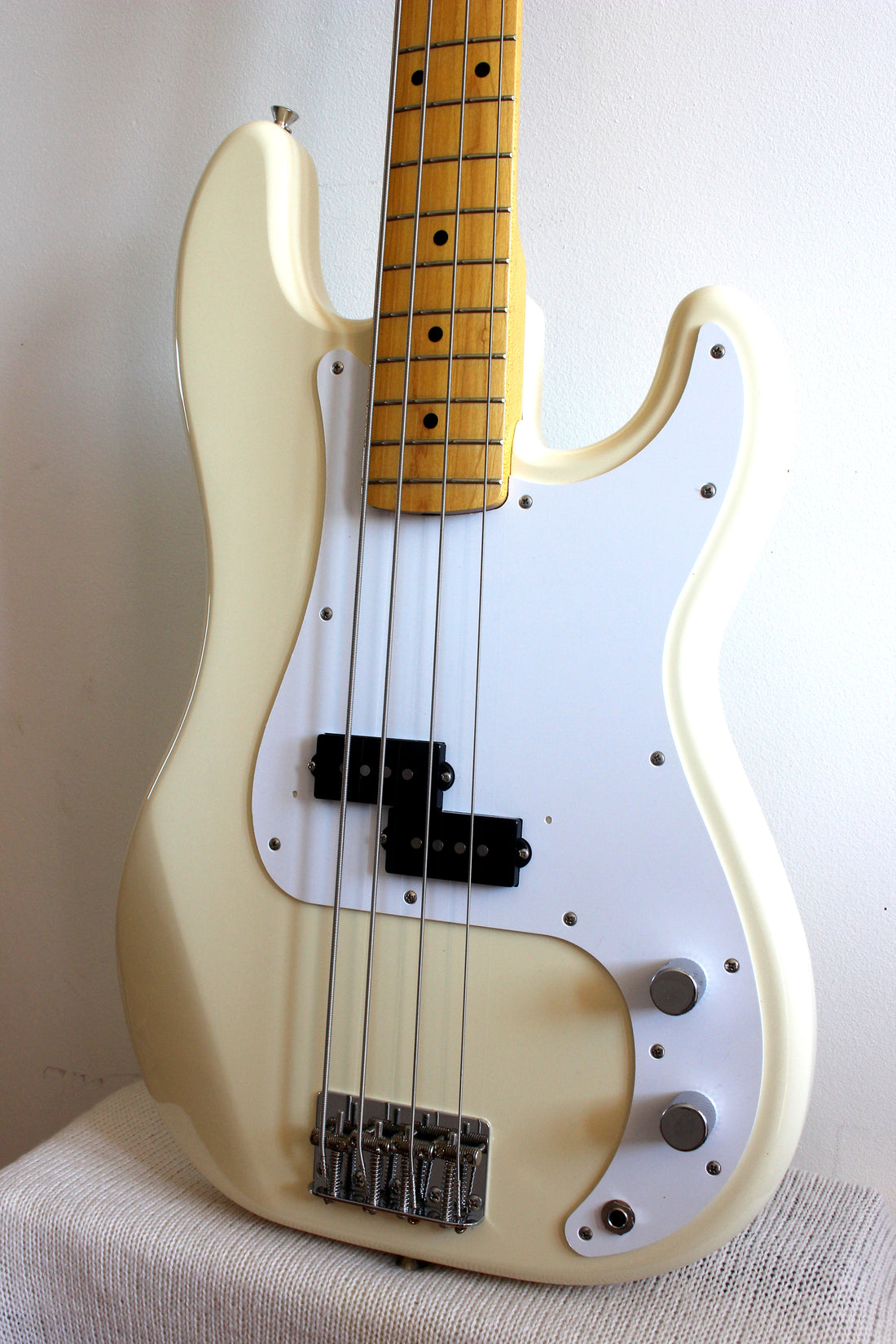 Used Fender Precision Bass '57 Reissue Vintage White