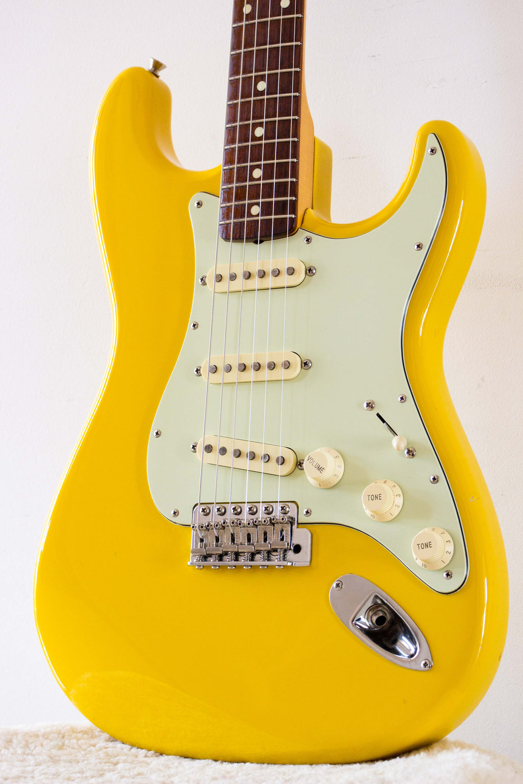 Fender Japan '62 Reissue Stratocaster ST62-70TX Rebel Yellow 1998