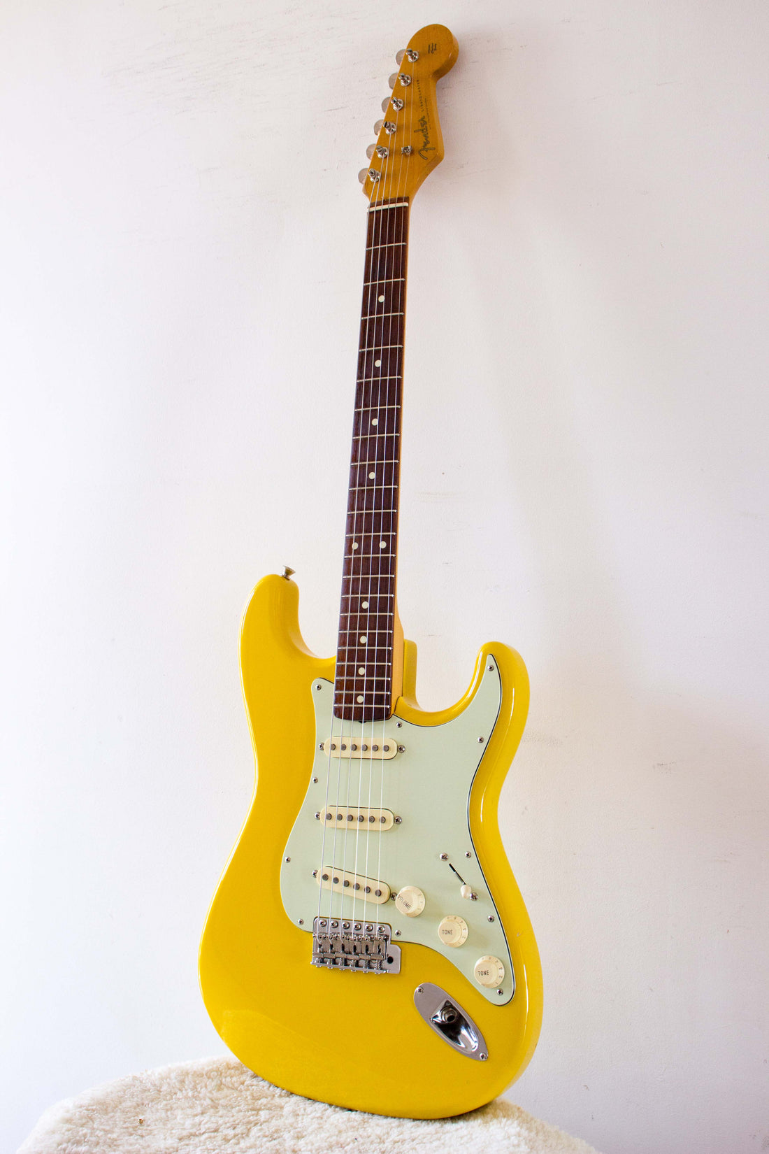 Fender Japan '62 Reissue Stratocaster ST62-70TX Rebel Yellow 1998