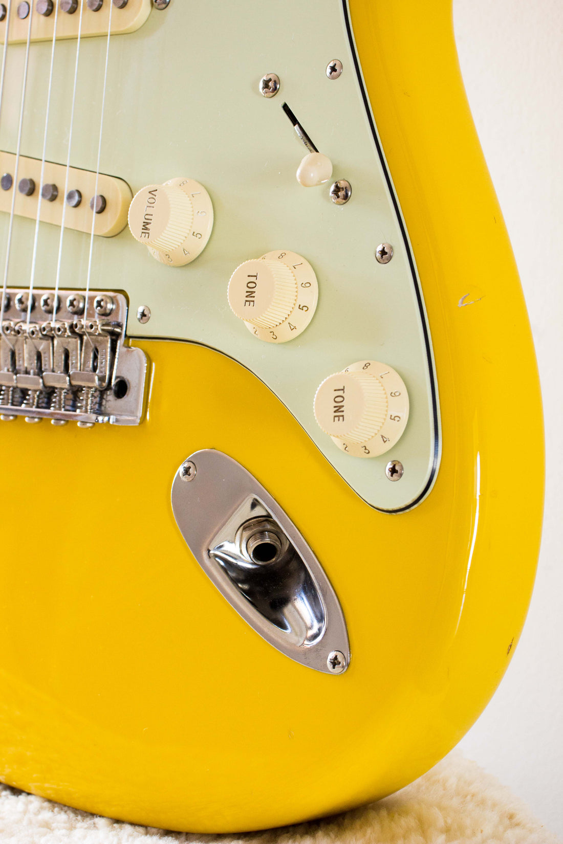 Fender Japan '62 Reissue Stratocaster ST62-70TX Rebel Yellow 1998