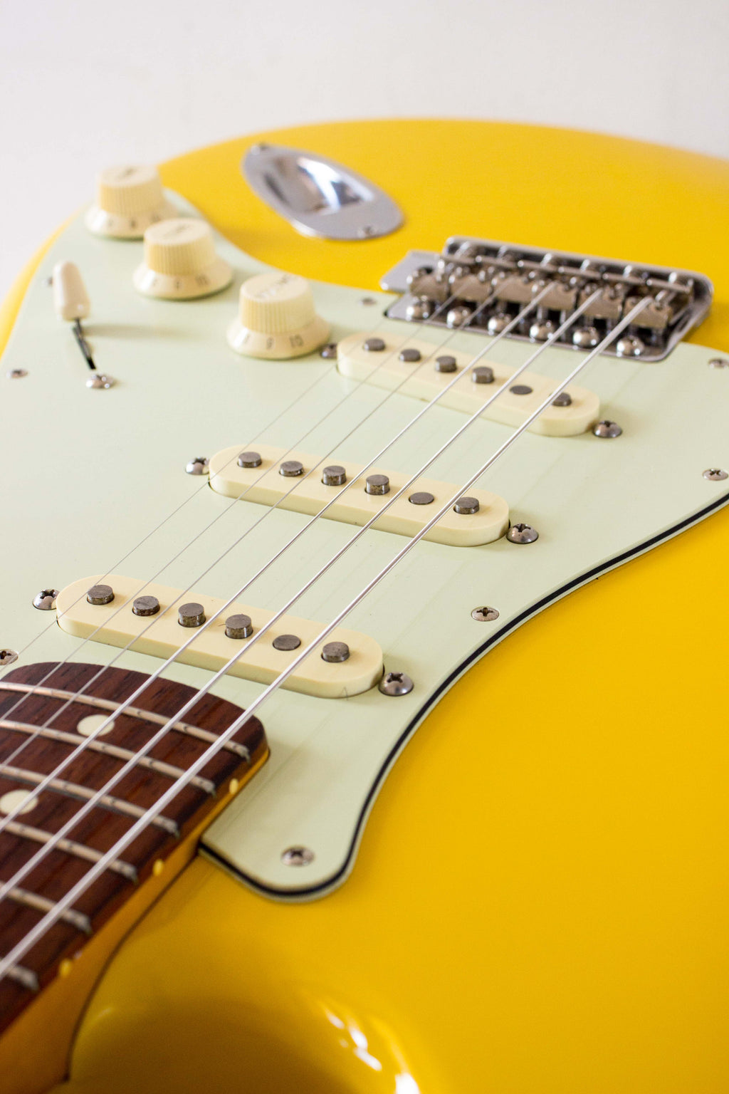 Fender Japan '62 Reissue Stratocaster ST62-70TX Rebel Yellow 1998