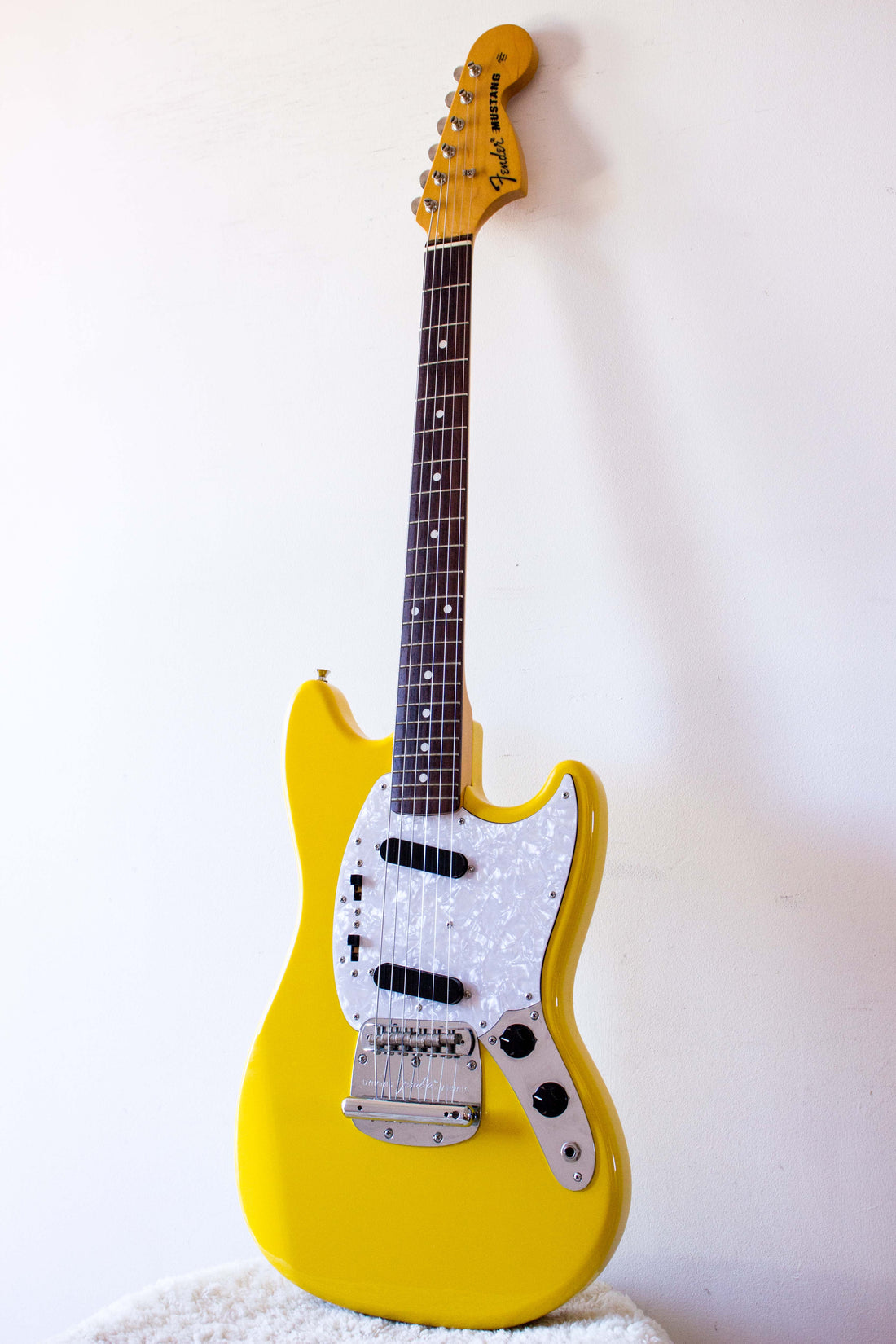 Fender Japan '69 Reissue Mustang MG69 Rebel Yellow 2010