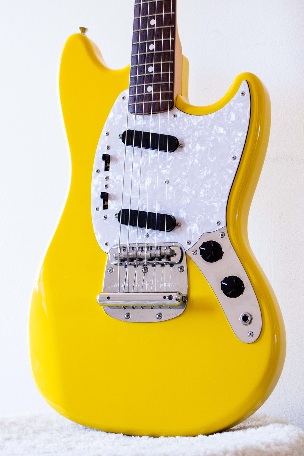 Fender Japan '69 Reissue Mustang MG69 Rebel Yellow 2010