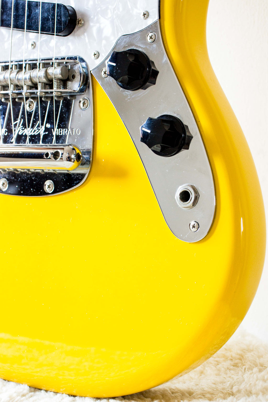 Fender Japan '69 Reissue Mustang MG69 Rebel Yellow 2010