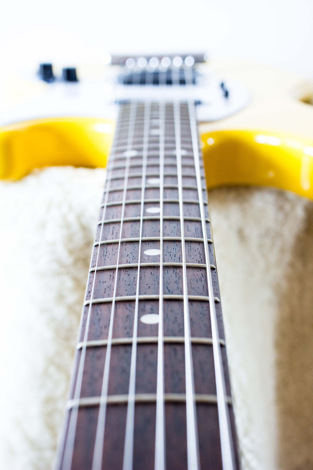 Fender Japan '69 Reissue Mustang MG69 Rebel Yellow 2010