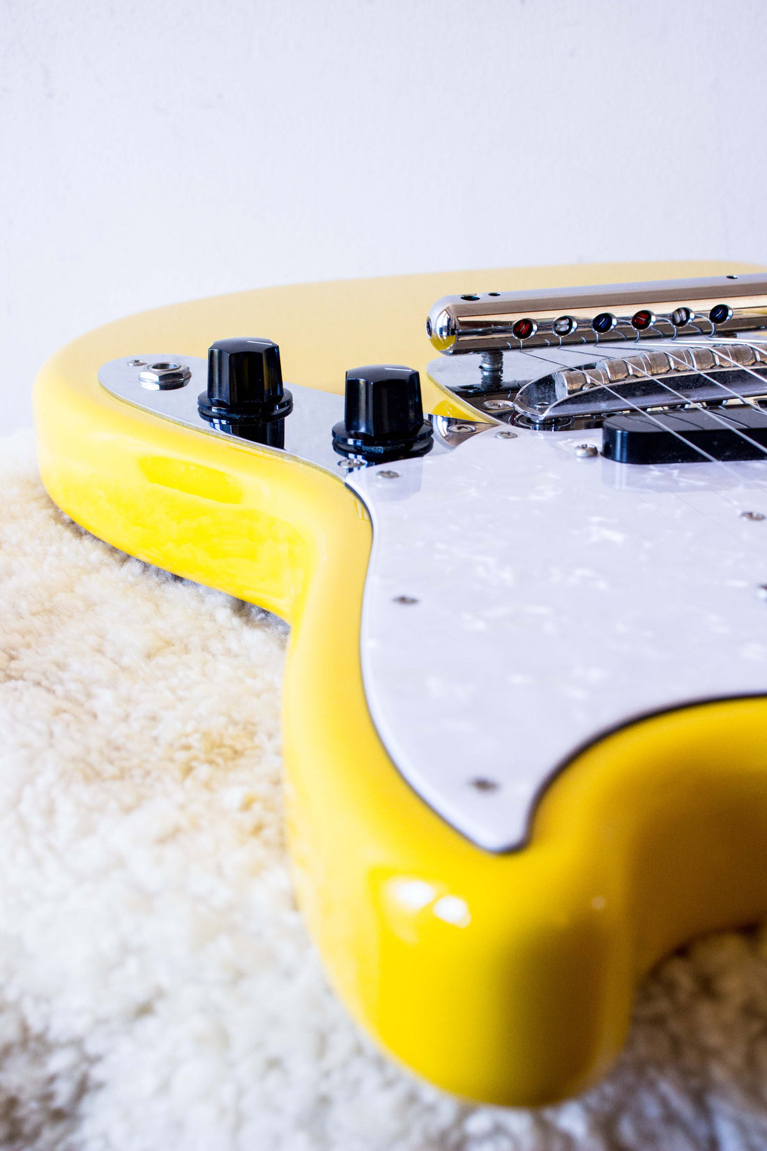 Fender Japan '69 Reissue Mustang MG69 Rebel Yellow 2010