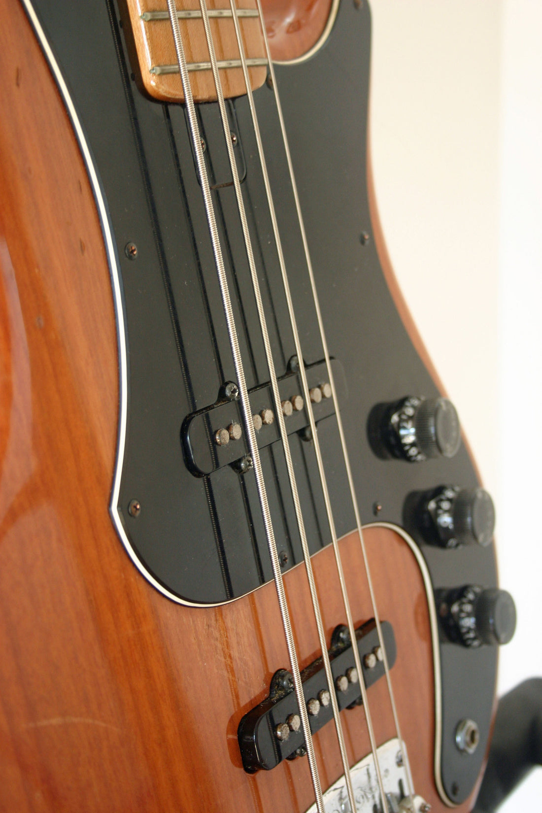 Used Yamaha SB600 Super Bass Natural Nato 1977