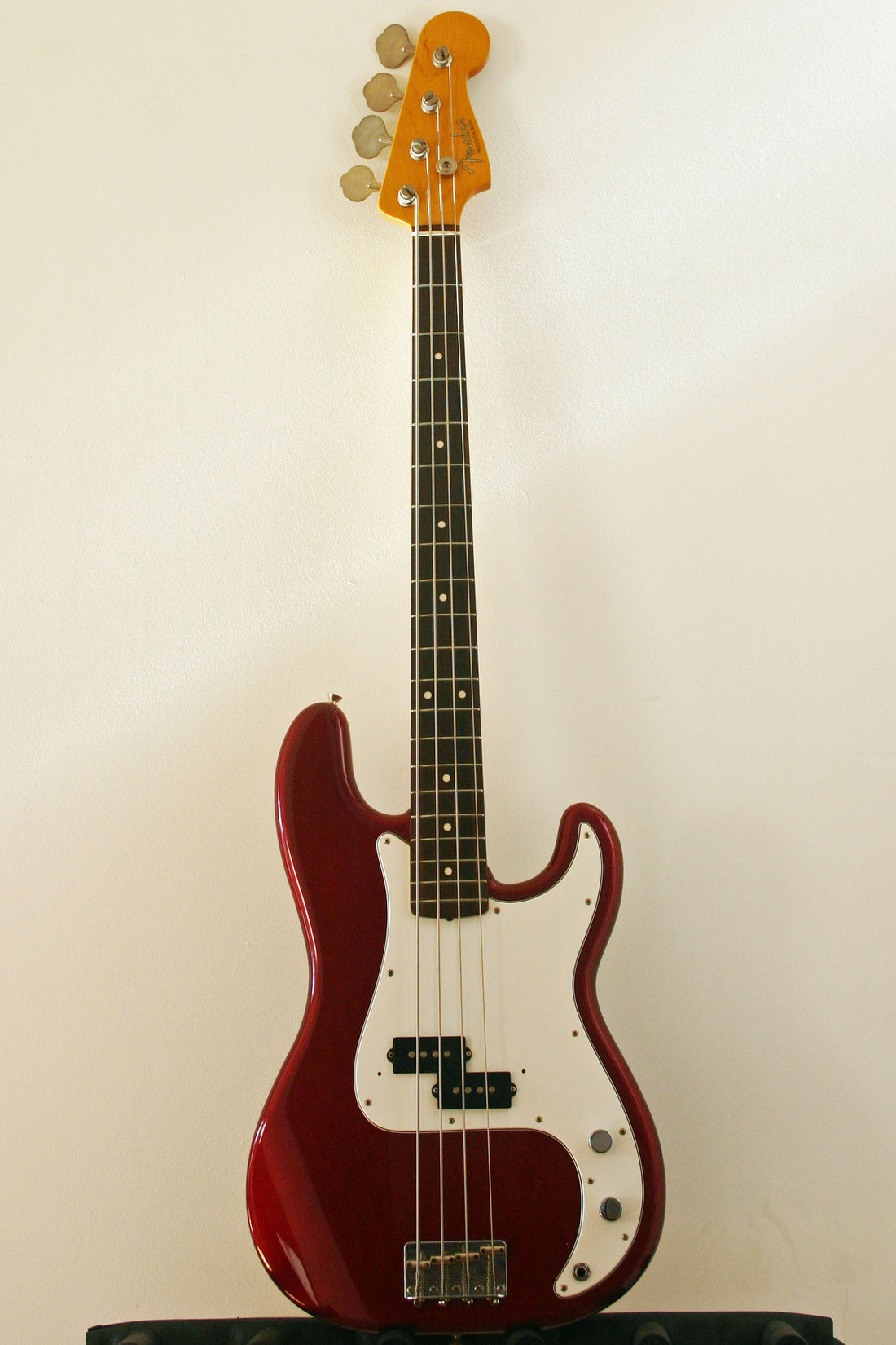 Used Fender Precision '62 Reissue Candy Apple Red