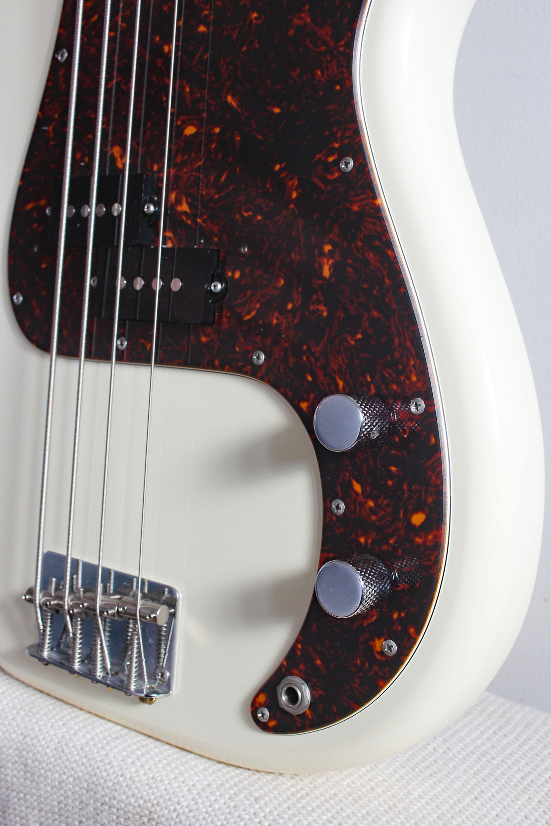 Used Fender Precision Bass '62 Vintage White/Tort
