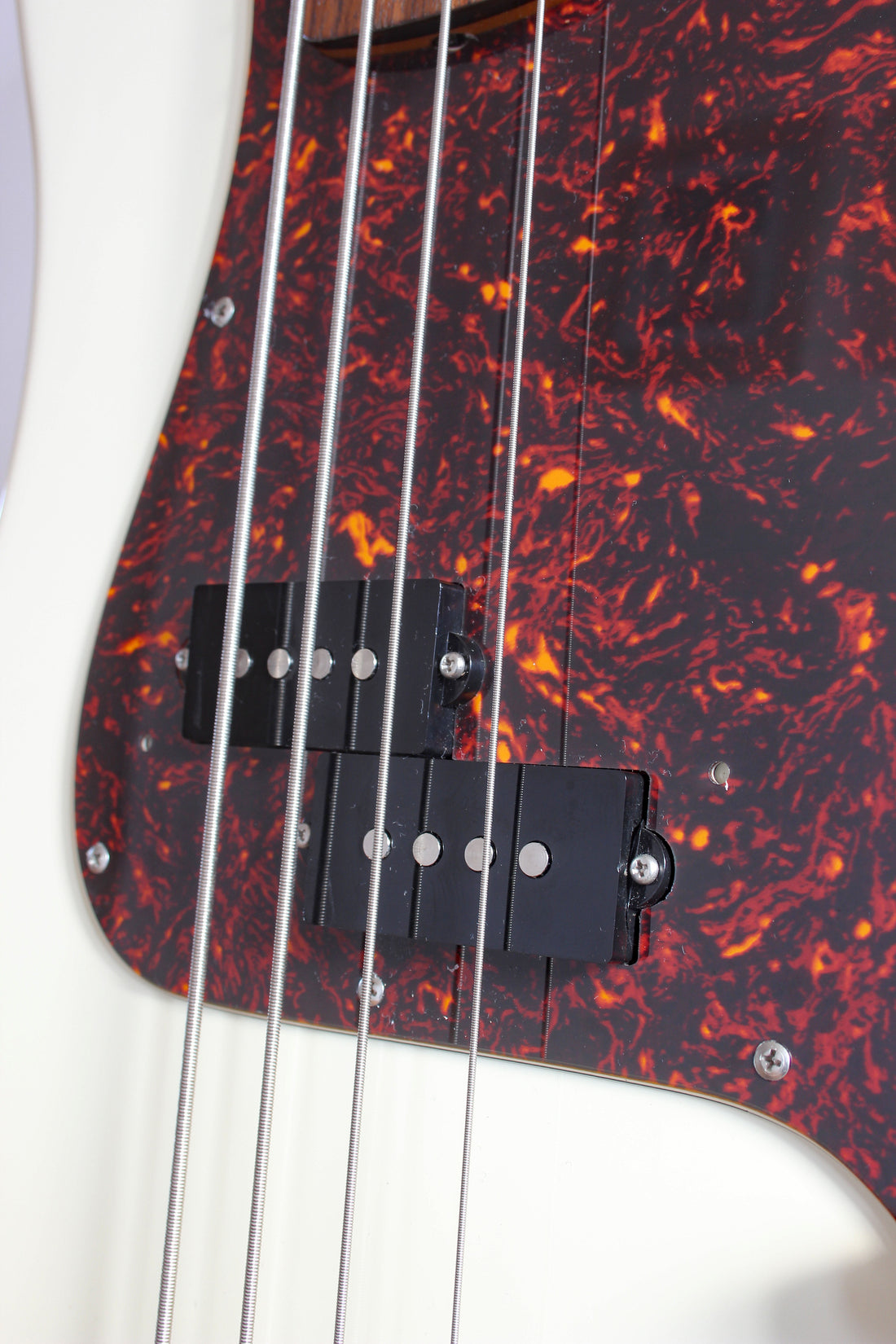 Used Fender Precision Bass '62 Vintage White/Tort