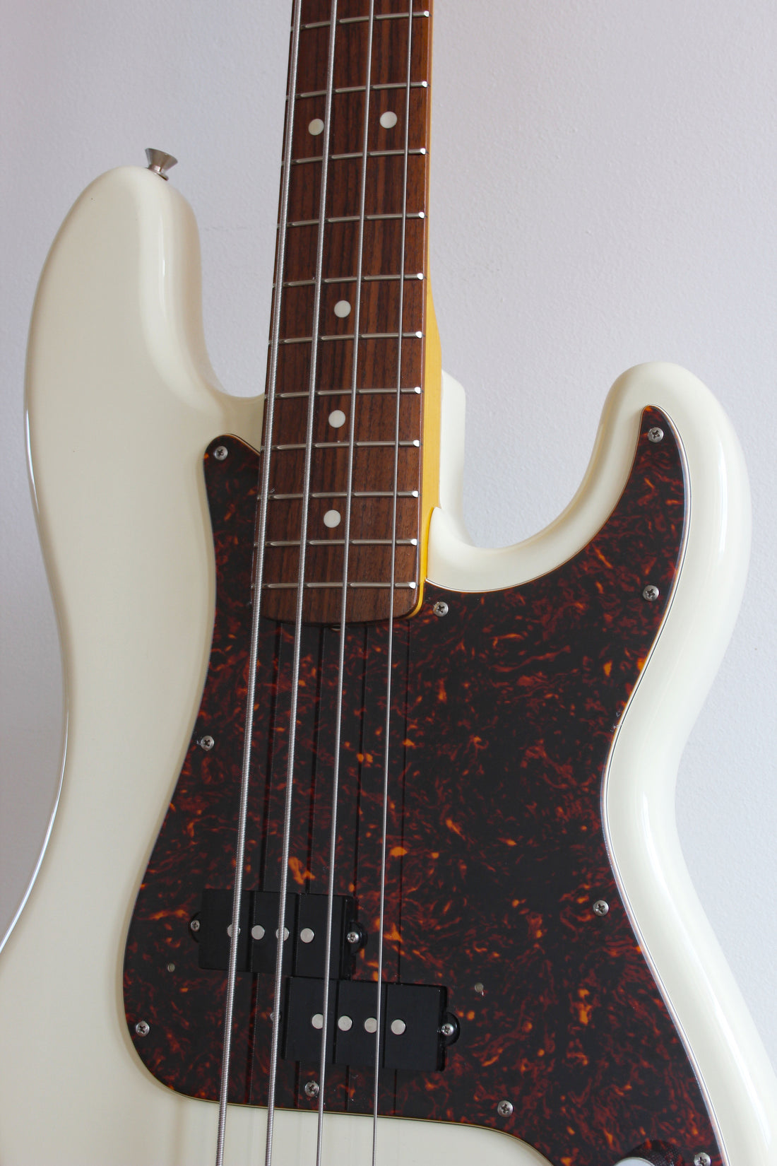 Used Fender Precision Bass '62 Vintage White/Tort