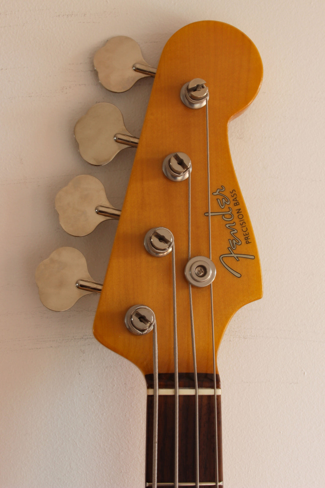 Used Fender Precision Bass '62 Vintage White/Tort