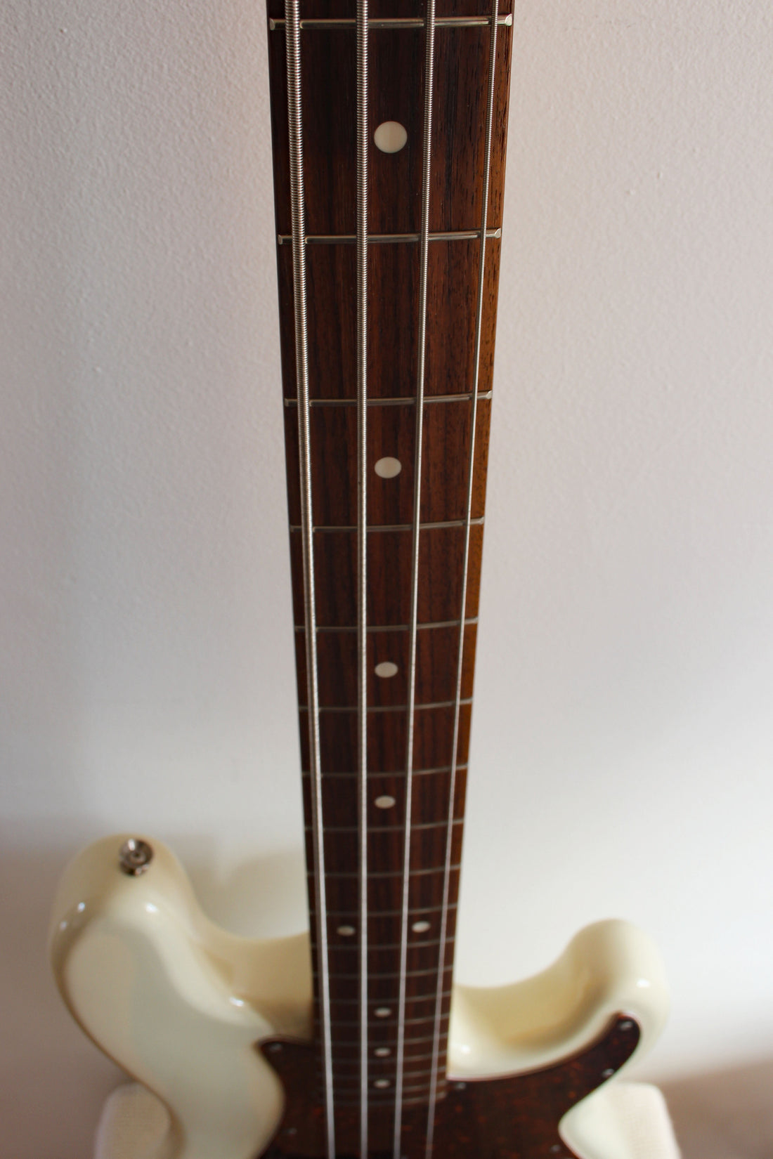Used Fender Precision Bass '62 Vintage White/Tort