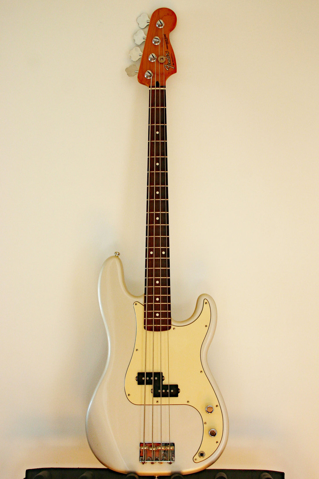 Used Fender Precision 60th Anniversary Blizzard Pearl