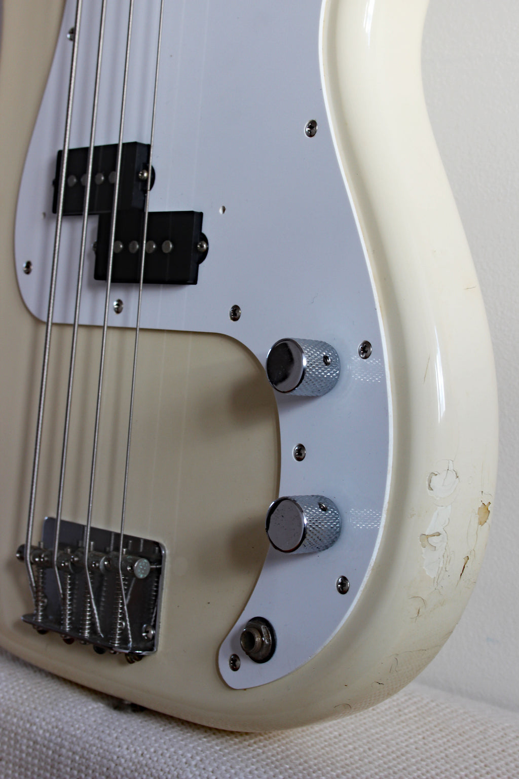 Used Fender Precision Bass PB43 Vintage White