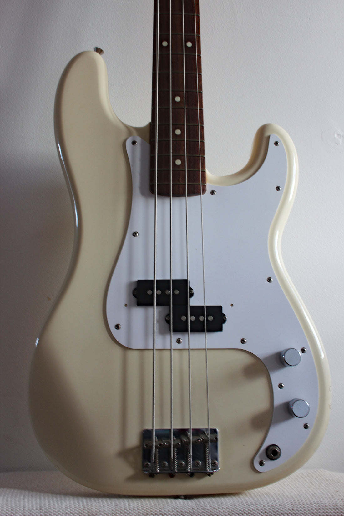 Used Fender Precision Bass PB43 Vintage White