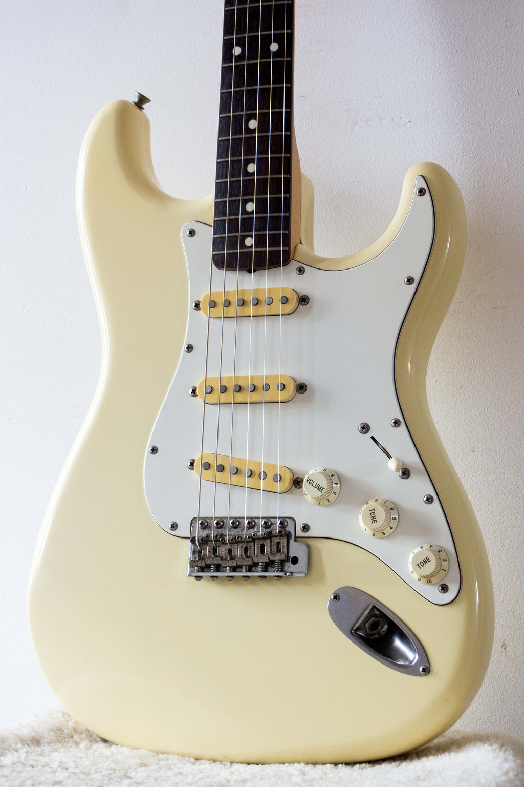 Fender Japan '62 Stratocaster ST62-55 Vintage White 1986