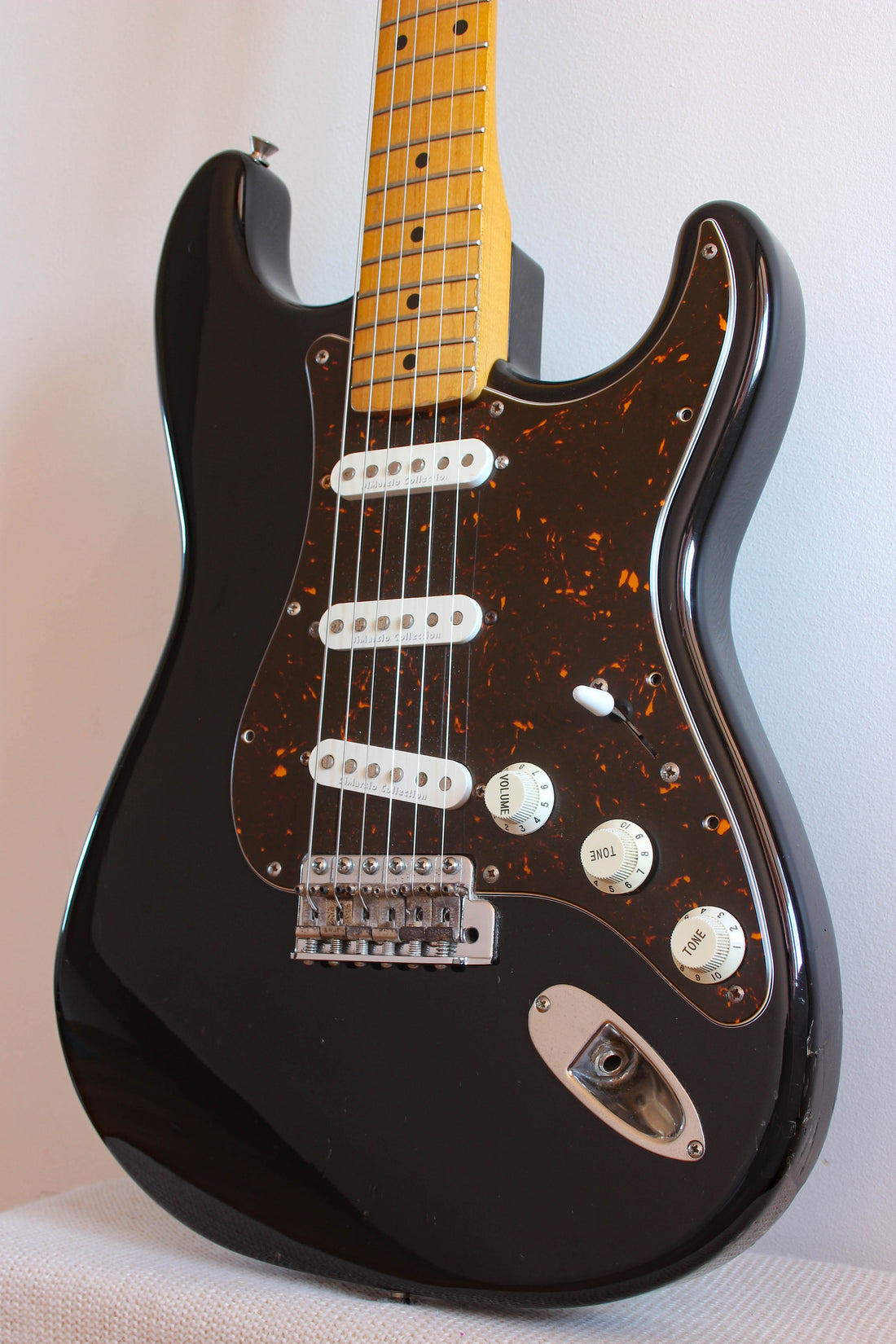 Used Fender Stratocaster '57 Reissue Black Dimarzio Collection