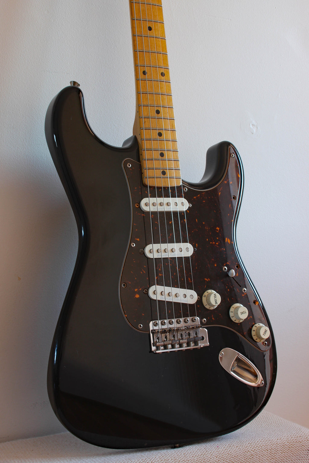 Used Fender Stratocaster '57 Reissue Black Dimarzio Collection